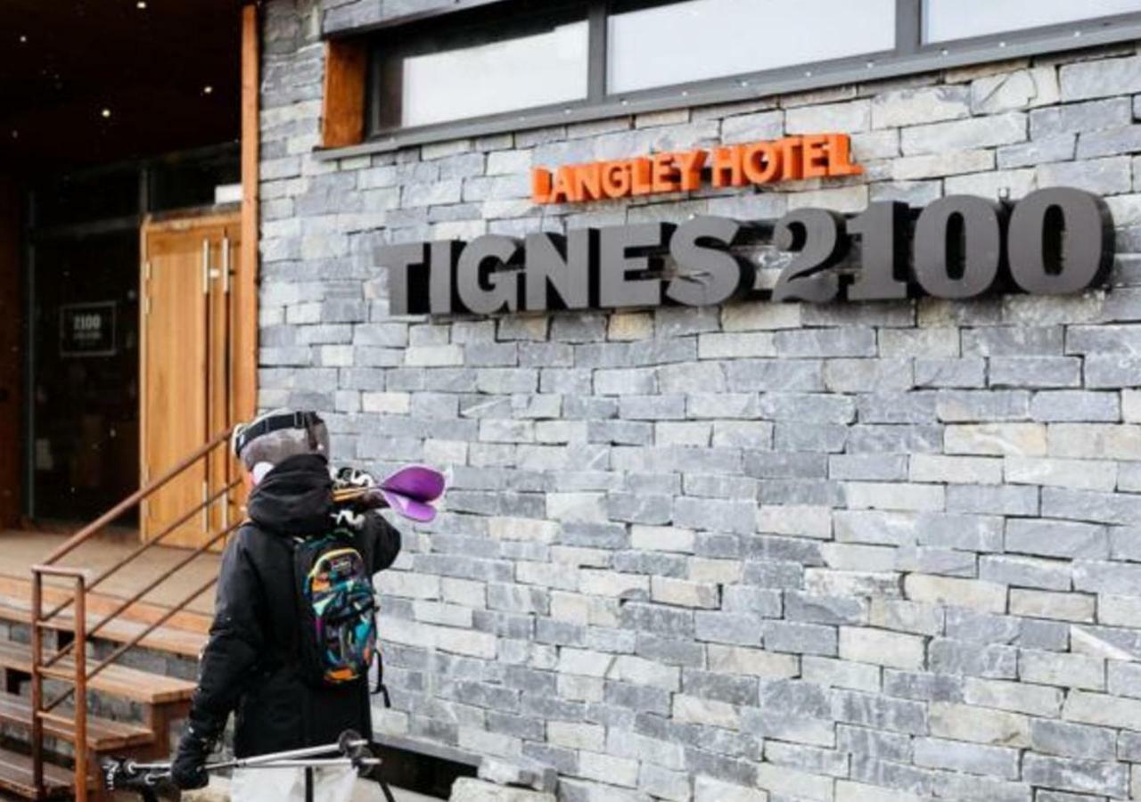 Langley 2100 Hotel